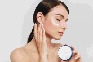 Pilot Study In Vivo Untuk Mengevaluasi Efektivitas Produk Kosmetik Pelembab Terhadap Skin Moisturizing Melalui Ekspresi Genetik dan Komponen Penyusun